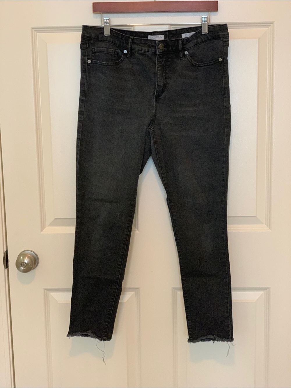 Sofia Jeans High-Rise Skinny Ankle Jeans in Washed Black Size-12 Downtown Chic - Picture 3 of 5